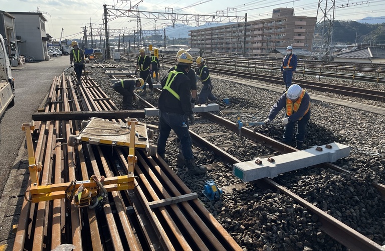 線路保守作業のプロフェッショナルを目指す
安定収入と土木工事のスペシャリストに